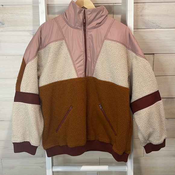 American Eagle Outfitters Jackets & Blazers - American Eagle quarter zip Sherpa